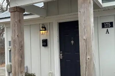 Image de Luxury Lodging, Lakefront View, Queen Bed w/Private Bath, Private Patio.