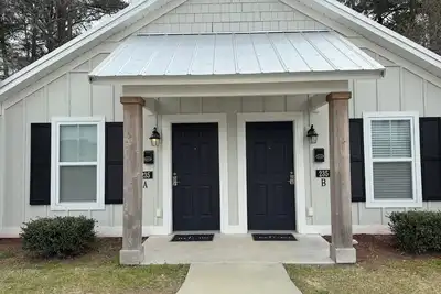 Image de Luxury Lodging, Lakefront View, 2 Queen Bed w/Private Bath, Private Patio.