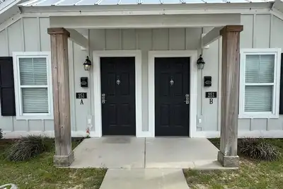 Image de Luxury Lodging, Lakefront View, 2 Queen Bed w/Private Bath, Private Patio.
