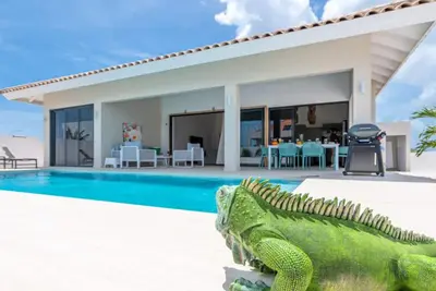 Image de Gentle Breeze Oasis. Newly built home with swimming pool and stunning sea views