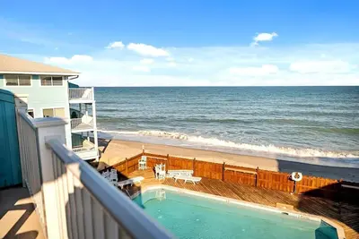Image de Shorething- oceanfront-pool View-third floor condo -sleeps 6