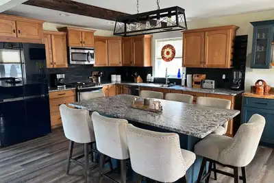 Image de Biker's Paradise! ! 4 bedroom home in Champlain Islands near bike path and lake