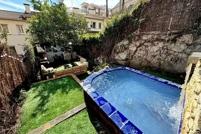 Image de House In Masnou Next To Beach And Train