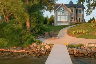Image de Family lake retreat w/ hot tub! Amazing sunsets!