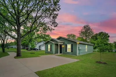 Image de Modern Home-King Bed-Fast WiFi-W&D-Hdtv's-Fire Pit-Extra Parking