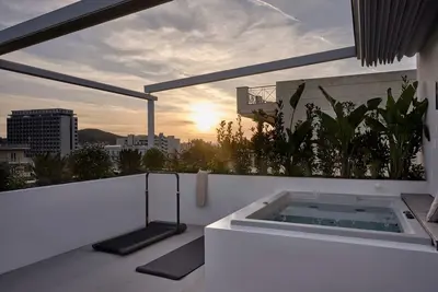 Image de Dazzling Athens Maisonette | Ialysos Maisonette | 2 Bedrooms | Private Furnished Balcony with Outdoor Dining Area and Sunbeds | Private Outdoor Jacuzzi | Exercise Equipment | Prime Location | Chalandri