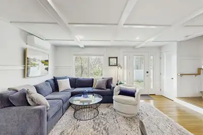 Image de Serene condo w/ screened porch, next to bike path & walking distance to town