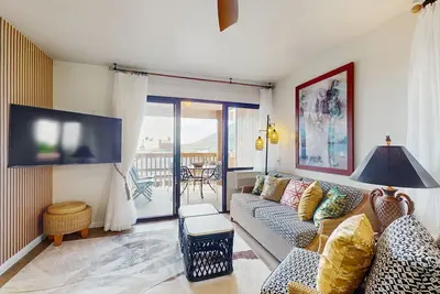 Image de Newly renovated condo with multiple lanais, A/C, heated saltwater pool & tennis