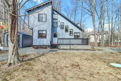 Image de 3 Mi to Tobyhanna State Park: Home w/ Serene Deck!