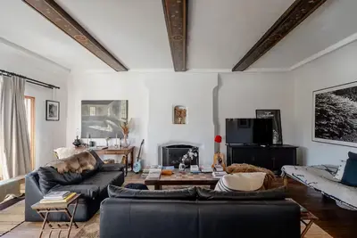 Image de 1924 Designer 2-bedroom Villa for Creatives in the Hollywood Hills
