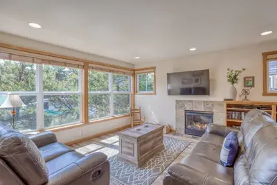 Image de Modern family-friendly beach house, walk to the ocean, with bikes, dogs Ok