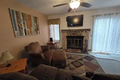 Image de Beautifully renovated townhome in Lake Harmony, Pa. Close to all the amenities.