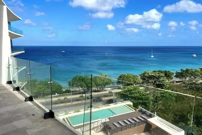Image de D'Maria: Modern oceanfront apartment, 6th floor and rooftop pool
