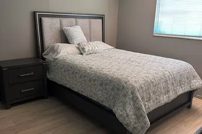Image de Only 10 minutes from Singer Island beach, clean, cozy and pet friendly