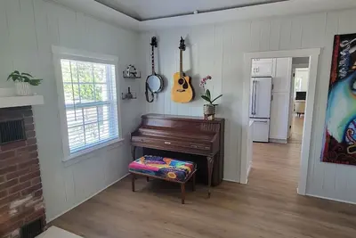 Image de The Chill Spot, a charming waterfront house in downtown Bonita Springs