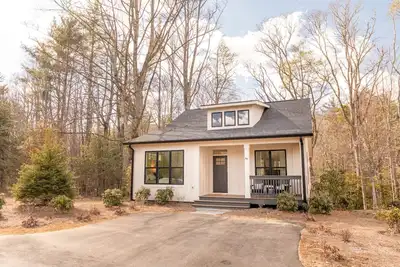 Image de Mountain Breeze Cottage (Short walk to Waterfall! )