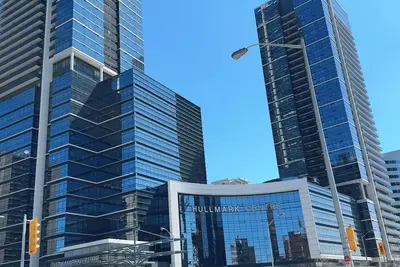 Image de Yonge & Sheppard subway station condo