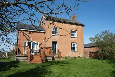 Image de Historic cottage with a large scenic garden, located on a working farm