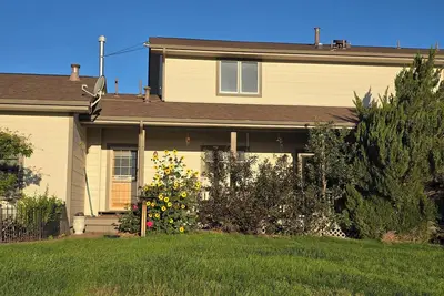 Image de Spacious 5-bedroom farmhouse in lovely Bennett with WiFi, Ac, fitness area.