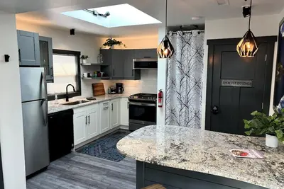 Image de Casa 69th @Keystone 2 Br/2ba Contemporary Bungalow