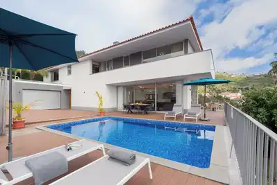 Image de Piscine privée et vue sur la mer - Villa tropicale