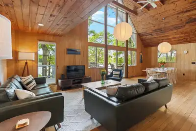 Image de Secluded Waterfront Retreat for 8 - Private Dock, Water Views & Game Room