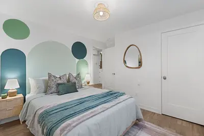 Image de Luxury 2br/2bth Suite | 5 Mins to The Falls | Stylish & Spacious | Sleeps 6