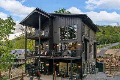 Image de New/Theater/Indoor pool/Hot tub/Fire pit/Arcades/View