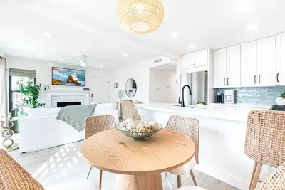 Image de Upscale Coastal Home w/ Central Ac | Just 1/2 Block to Beach | Walk to Everything!