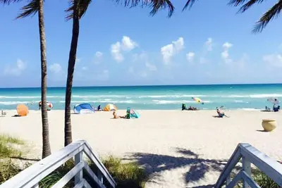 Image de Walnut Beach Bungalow