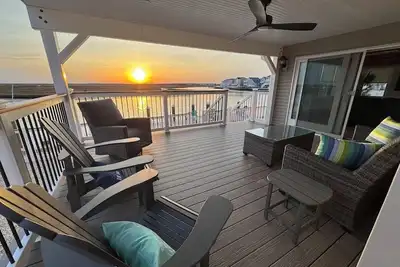 Image de Views Galore! Pet Friendly, Waterfront, Sunsets, under 10 minutes to Lbi beaches