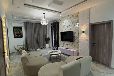 Image de 2-bedroom luxury apartment with a balcony, snooker \nin heart of Lagos lekkiIkate