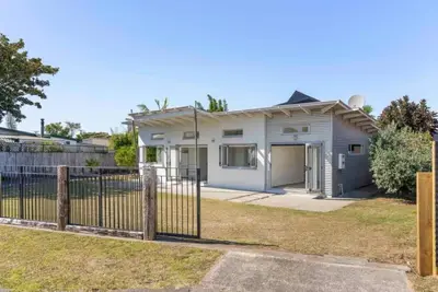 Image de Modern kiwi bach, warm and sunny, minutes to the beach, town and golf course