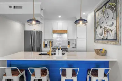 Image de New Canal Front Condo with Dock Slip- 2 bed/2 bath luxury rental