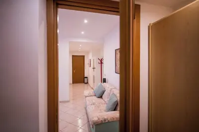 Image de Bright and spacious apartament