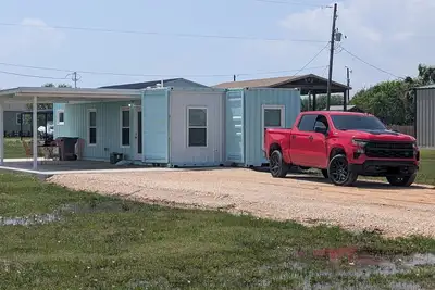 Image de Charming 2-bedroom cottage with Ac, Washer\/Dryer, and WiFi in Seadrift