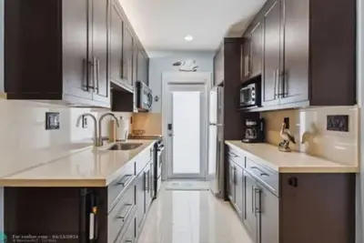 Image de Cozy condo with Ac and WiFi in charming Hollywood Beach.