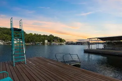 Image de Perfect Family House in Osage Beach with Expansive Deck, Private Dock, & Boat Slip