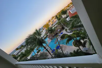 Image de King Suite w/ Balcony & oceanview  & Private Beach Access! !