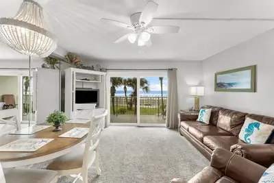 Image de Oceanfront, 2nd Floor, Sea View, 2 Pools at Summit 207