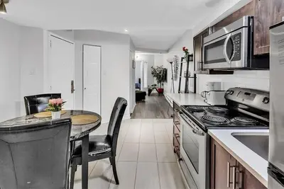 Image de Cozy 1 bedroom in front of park lafontaine