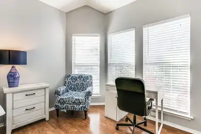 Image de Sweet Home - Four Bedroom three full bathrooms.