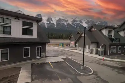Image de Mountain View Condo in Harvie Heights