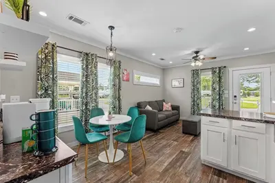Cozy Tiny Home Getaway Minutes from Disney