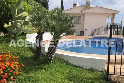 Image de Villa privée avec piscine, 4 chambres, 2 salles de bains, climatisation