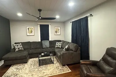 Image de Copper on Woodruff 7br, 2 Bath and Central Location