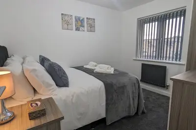 Image de Modern House - 4 Bedrooms - 2 Baths -BurnTurf