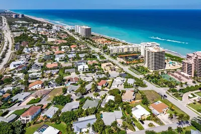 Image de Luxury 3 Bedroom Private Home Walk to Beach