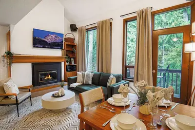 Image de Elegant Mountain Escape: Two-Bedroom Retreat near Mt. Baker