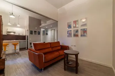 Image de GuestHost - Cozy apartment of about 70 square meters, perfect for 4 people, located on the first floor of a period building (No elevator). The property is located in the Prati district, in one of the areas most loved by citizens, full of services and well